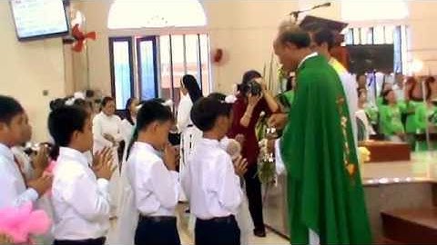 Gx. Tân Lý: Thánh Lễ cho 59 em rước lễ lần đầu  -  ĐẦU TIÊN ĐÓN CHÚA VÀO LÒNG.