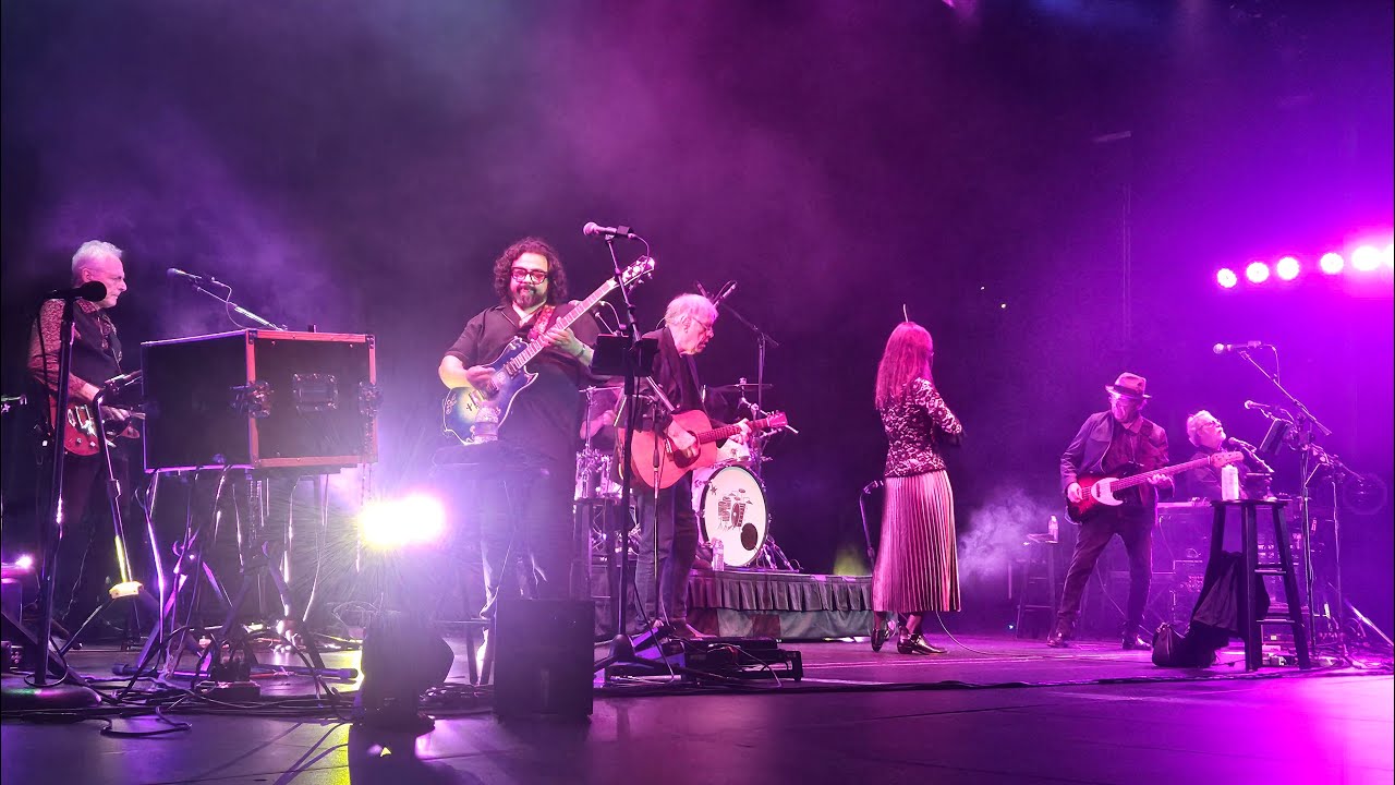 10000 maniacs performing like the weather live at the bankhead