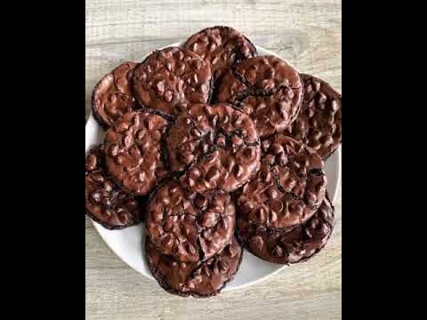 5-INGREDIENT FLOURLESS CHOCOLATE