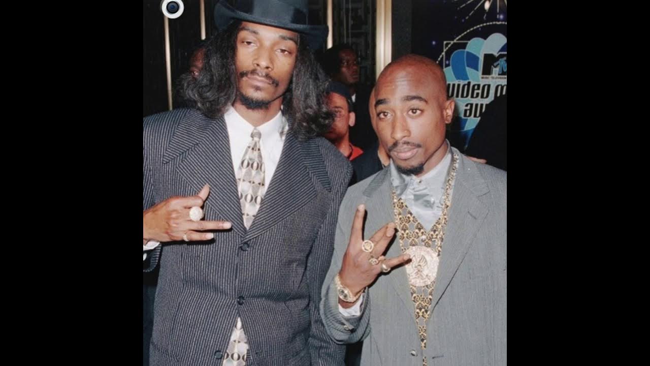 Тупак шакур и снуп. Snoop dogg в костюме. Снуп дог 1996. Snoop dogg с тупаком. 2pac snoop dogg.