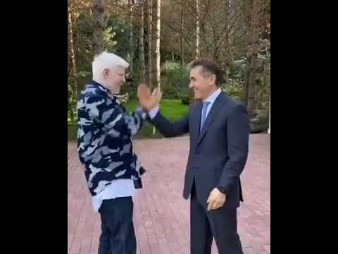 ბერას და ბიძინა ივანიშვილის ხელის ჩამორთმევა