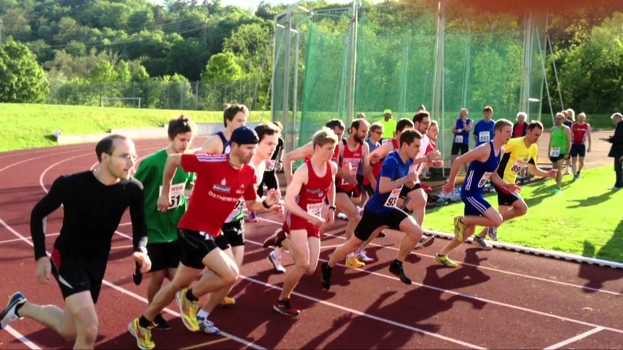 Spektakulärer Sturz bei einem 1500mWettkampf / Spectacular fall Track