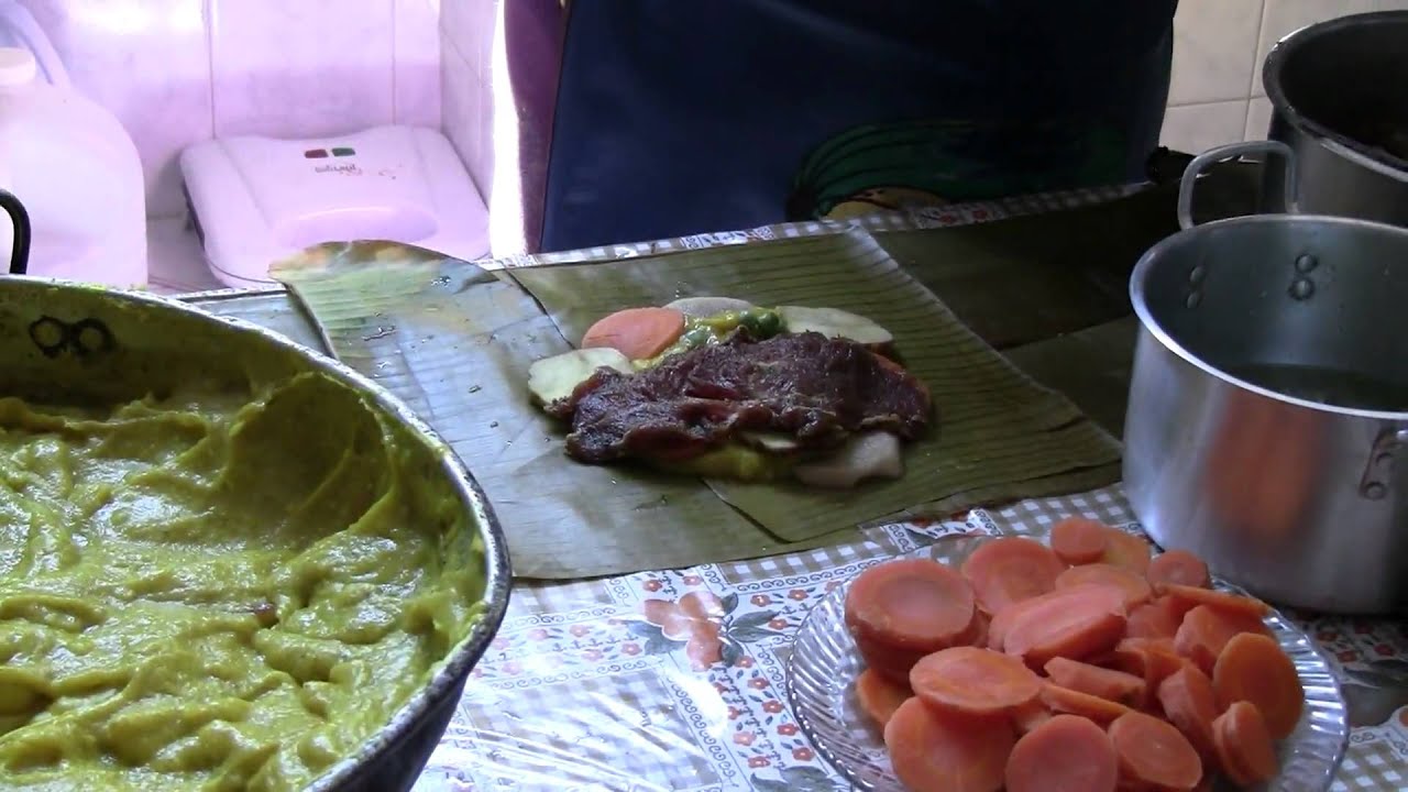 Preparacion de Tamales vallunos Colombianos en Buga, Valle del Cauca