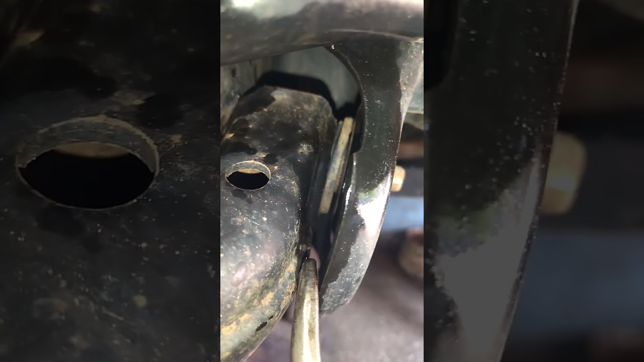 barulho de rangido na suspensão da Amarok , pode ser isso na sua também. -  YouTube