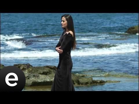 Bihaber (Elif Buse Doğan) Official Music Video #elifbusedoğan #bihaber - Esen Müzik