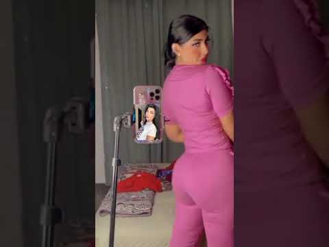 بنت مصريه مولعه نارررر تستعرض طـ ــيـ ـزها 