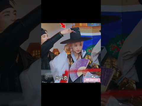 Hyunjin Put Glasses On Felix Straykids Felix Hyunlix