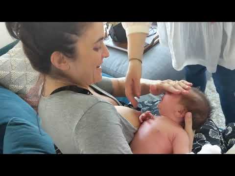  #boobsaremagic Arbetar med bättre positionering och låsning تعليم الطفل الحديث الولاده اخذ صدر امه