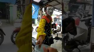 Ketemu Badut Topeng Ngamen