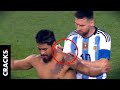 Hincha le rogó a Messi que le firmara su espalda