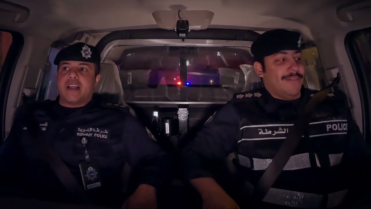 الأمن و المواطن :( مخاطر الطريق-نجدة مبارك الكبير) مشاركة ٣ دوريات لإيقاف سيارة خارج السيطرة...