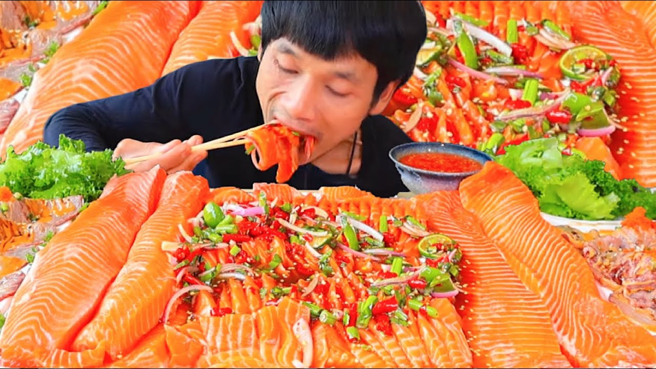 แซลมอนราดน้ำยำน้ำปลาร้าแกล้มผักสดแซ่บคักขนาดครับพี่น้องMUKBANG EATING SHOW/โก้อีสานพาแดก