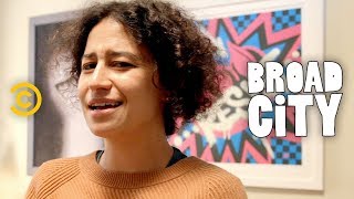 Broad City Set Tour: Ilana Glazer Shows Off Her Character’s All-Activist Apartment