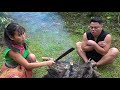 Survival Skills: Primitive Girl's Find Catch Fish For Lazy Man - Cooking Delicious Fish