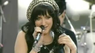Ashlee Simpson - "Pieces Of Me" Live on MTV Video Music Awards 2004 (Pre-Show)