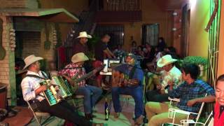 Video thumbnail of "Vagón Chicano - Carro Negro"