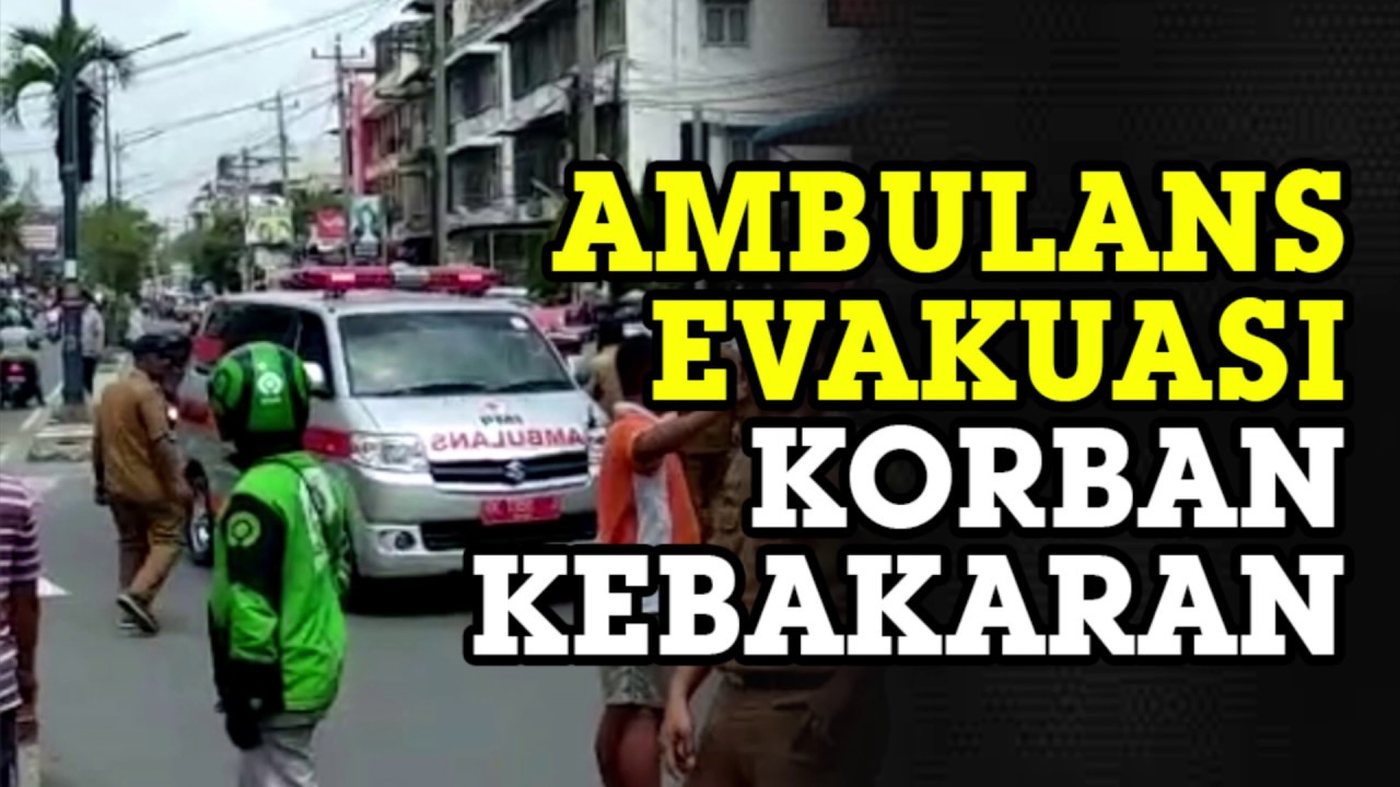 Ambulans Tiba di  Lokasi Kebakaran Toko  Tunggal Jaya Jalan 