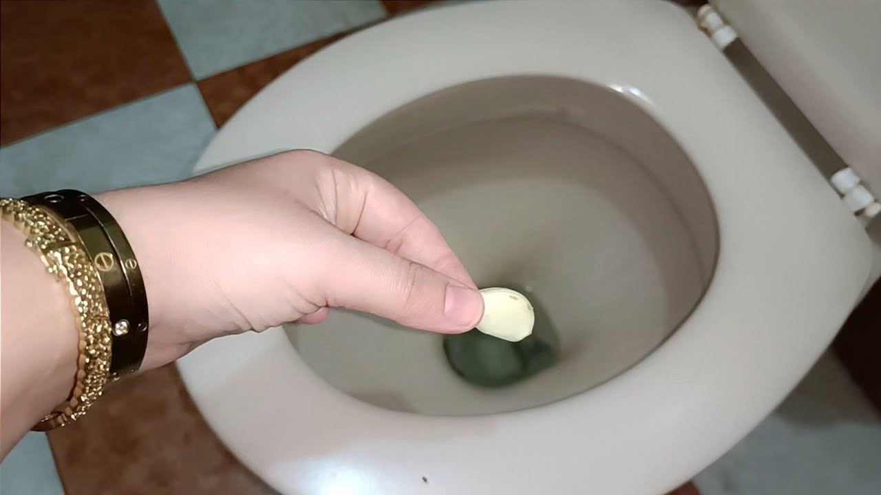 إرميها فالمرحاض قسما بربي ستنصدم مما سيحصل معك تفتح لبيتك رزق ومال لم تتخيليه تفك السحر وتخرج شياطين