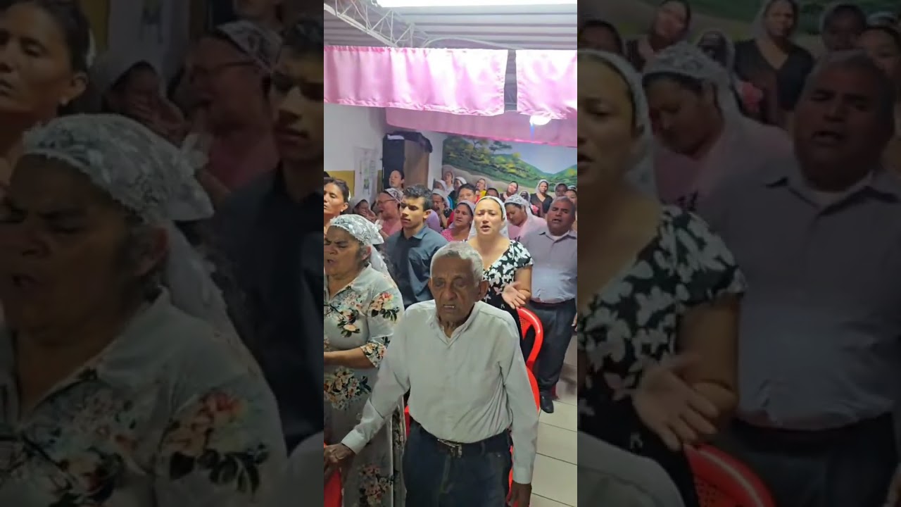 En los coros mi hna Esther #elsalvador