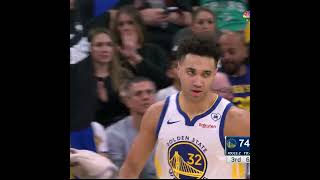 Fake hand off leads to a huge bucket🤯