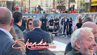 Brad pitt signing autographs tom cruise  ed sheeran lewis hamilton tate mcrae F1 The movie Premiere