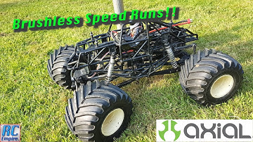 Axial SMT10 Monster truck: Onboard 13.5T Brushless speed run!
