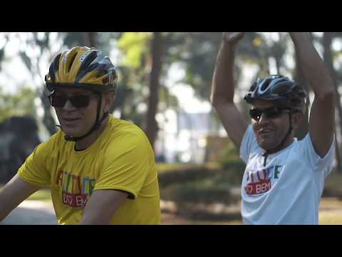 Projeto Pedalada de Atitude realiza passeios de bike com deficientes visuais