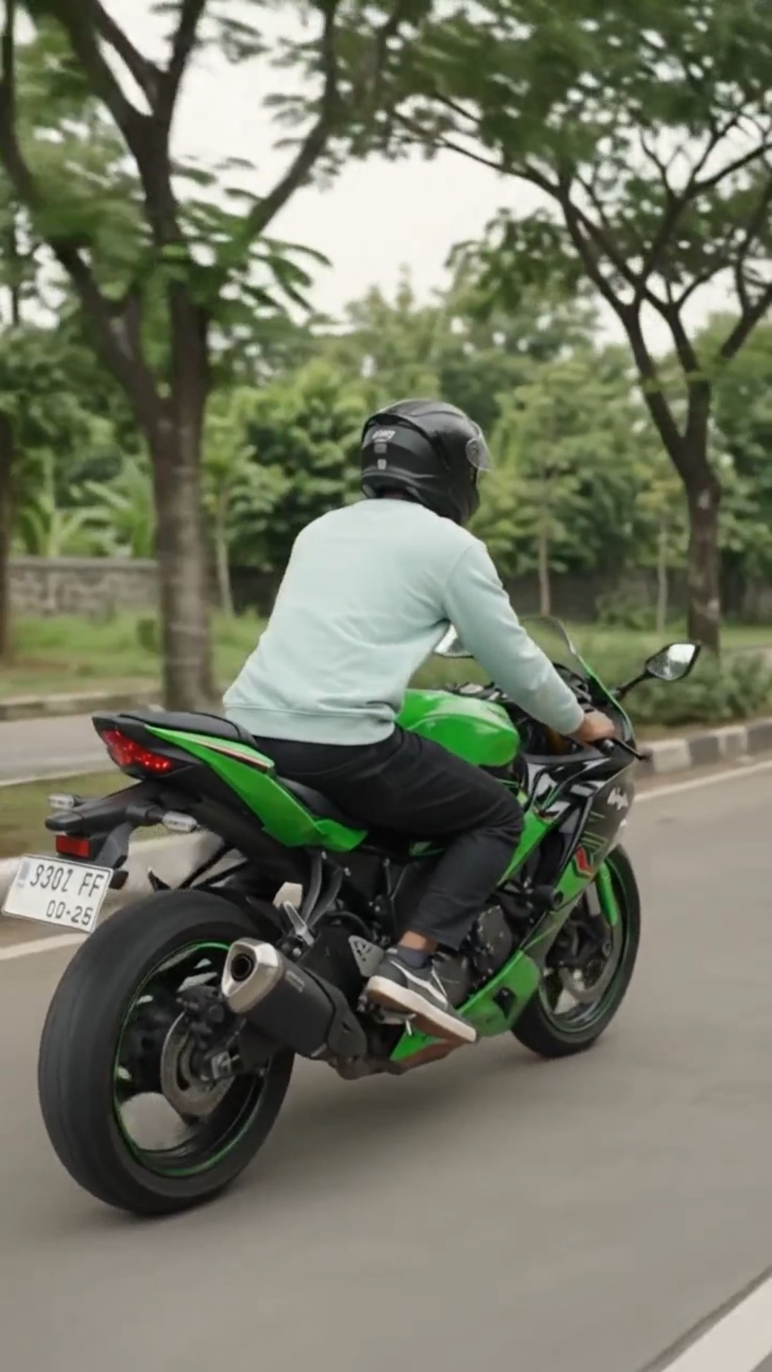 Riding the beast!😱 Kawasaki Ninja ZX-10R🏍️#zx10r #kawasakininja