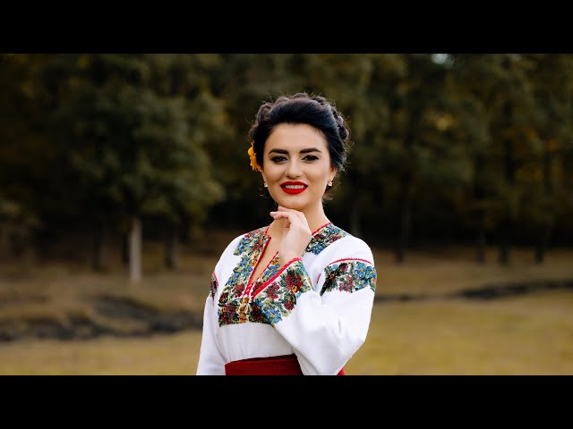 Mihaela Tabură și Orchestra LĂUTARII -M-o făcut mama frumoasă🌺Official Video class=