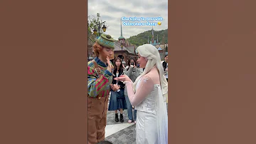 Be Careful Of Elsa S Cold Breath Disneyland Frozen Elsa 
