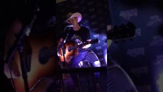Dustin Lynch New song Love me or leave me Dustin Lynch New song Love me or leave me