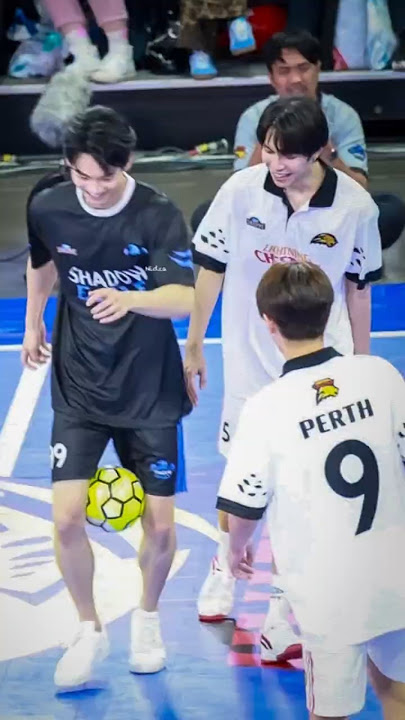 The way he tried to avoid his shoes 🤣#winmetawin #perthtanapon #tawan_v  #shorts #gmmtvstarlympic