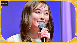 福原遥、肩見せトップス×パンツで大人可愛く　ベアトップに重ね着した上級者コーデ