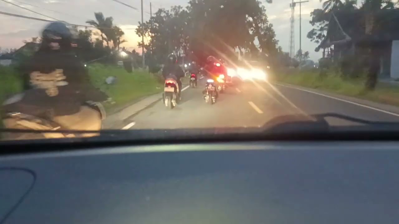 Driving Through a Quiet Christmas Morning 🎄✨