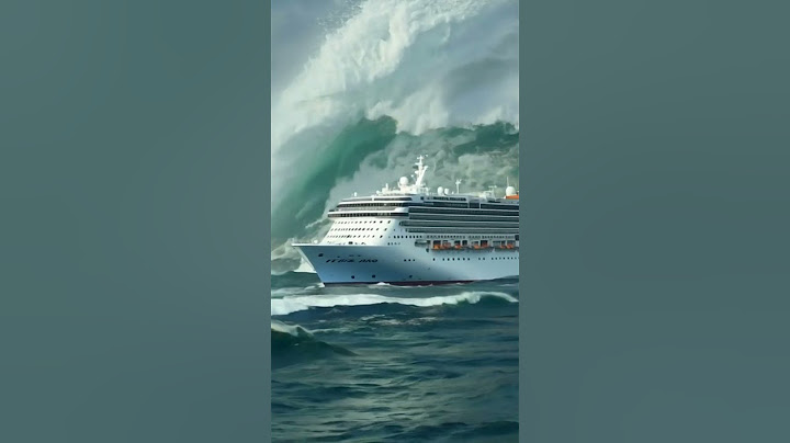 How Dangerous Is That Massive Wave Behind the Cruise Ship? #ship  #massivewave e #dangerouswaves