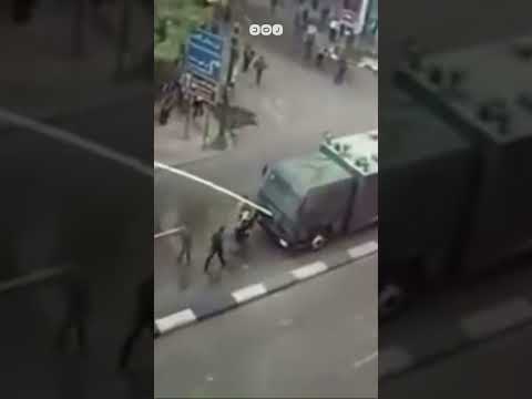 جدع جدع مشهد تاريخي لشاب يتصدى لمدرعة الشرطة خلال مظاهرات ثورة يناير