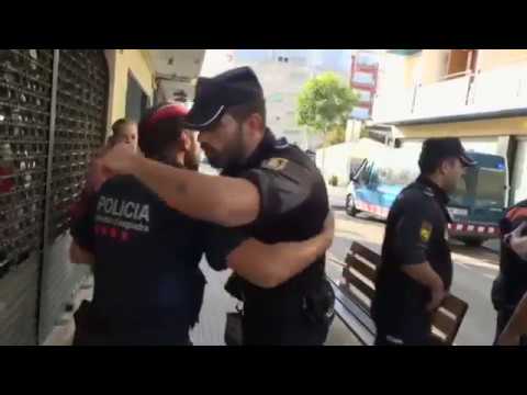 Así ha sido la emotiva despedida entre Policía Nacional y Mossos d'Esquadra