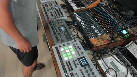 some melodic techno live jam with elektron.