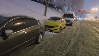 İstanbul’da Kar Yağışı Nedeniyle Çok Sayıda Sürücü Araçlarını Yol Kenarına Bırakıp Evine Yaya Gitti