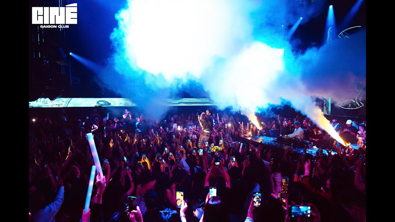 NEGAV - MASHUP MAMMA MIA & WALK [Live at @CinéSaigon]