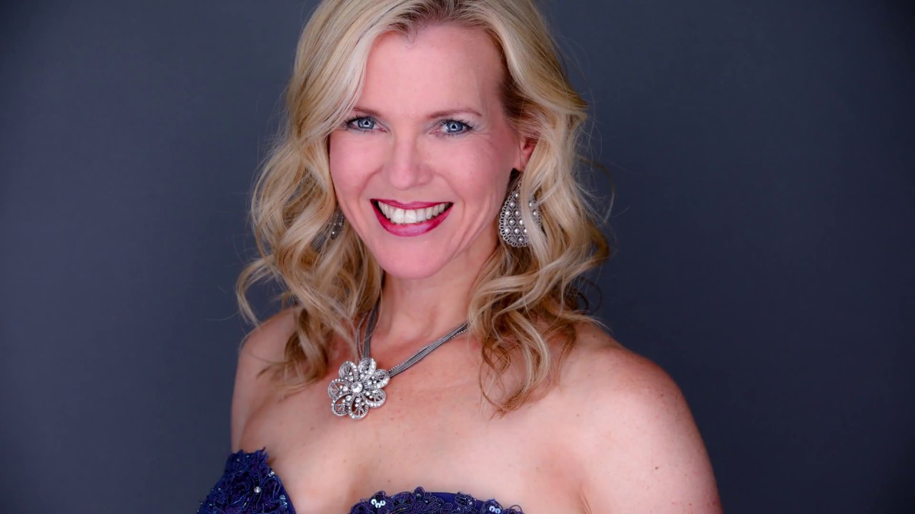 Behind The Scenes Glamour Model Photoshoot Dallas | 469-718-9749