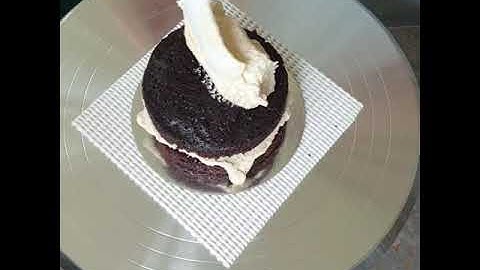 Squid Game inspired dalgona mini cake