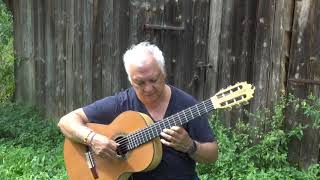 Alfonso Montes plays his "Mañanita Azul"