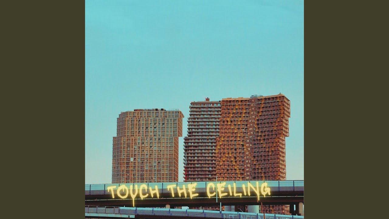 Guarda Touch the ceiling su YouTube Guarda Touch the ceiling su YouTube