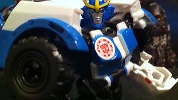 Video Review of the Transformers Robots in Disguise 2015 Warrior Class Strongarm