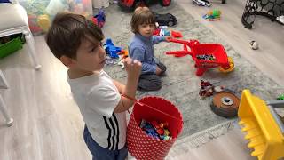 Yusuf'un hotwheels arabalarını Fatih selim sakladığı için kavga ediyorlar