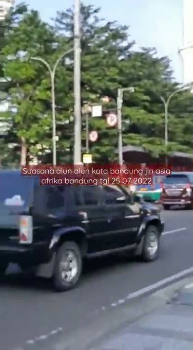 suasana alun alun kota bandung jalan asia afrika tanggal 25072022