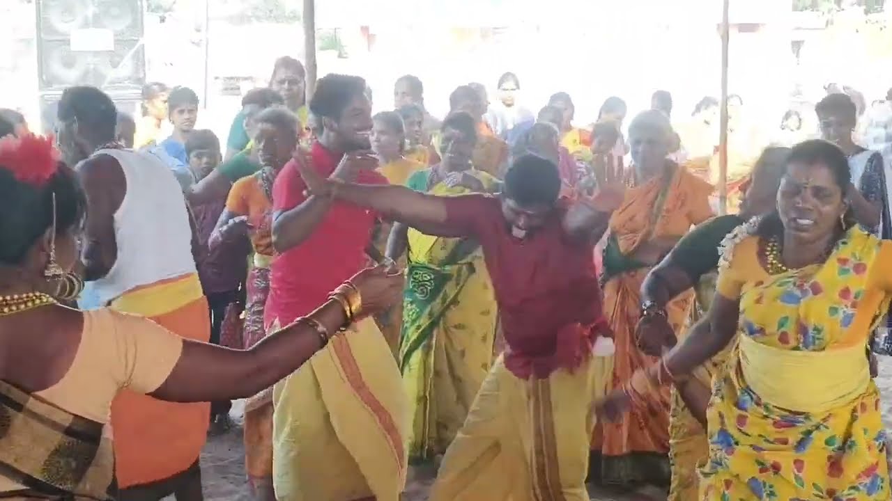 மொத்த ஊரையும் சாமியாட வைத்த பூசாரி | அங்காளி மயானக்காளி அழைப்பு | பம்பைசெந்தில் பூசாரிப்பாட்டு