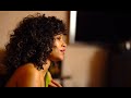 Capture de la vidéo Izzy Bizu | Interview | 2 Seas Sessions | Bahrain