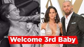 Brantley Gilbert’s Wife Gives Birth On Tour Bus Mid Concert